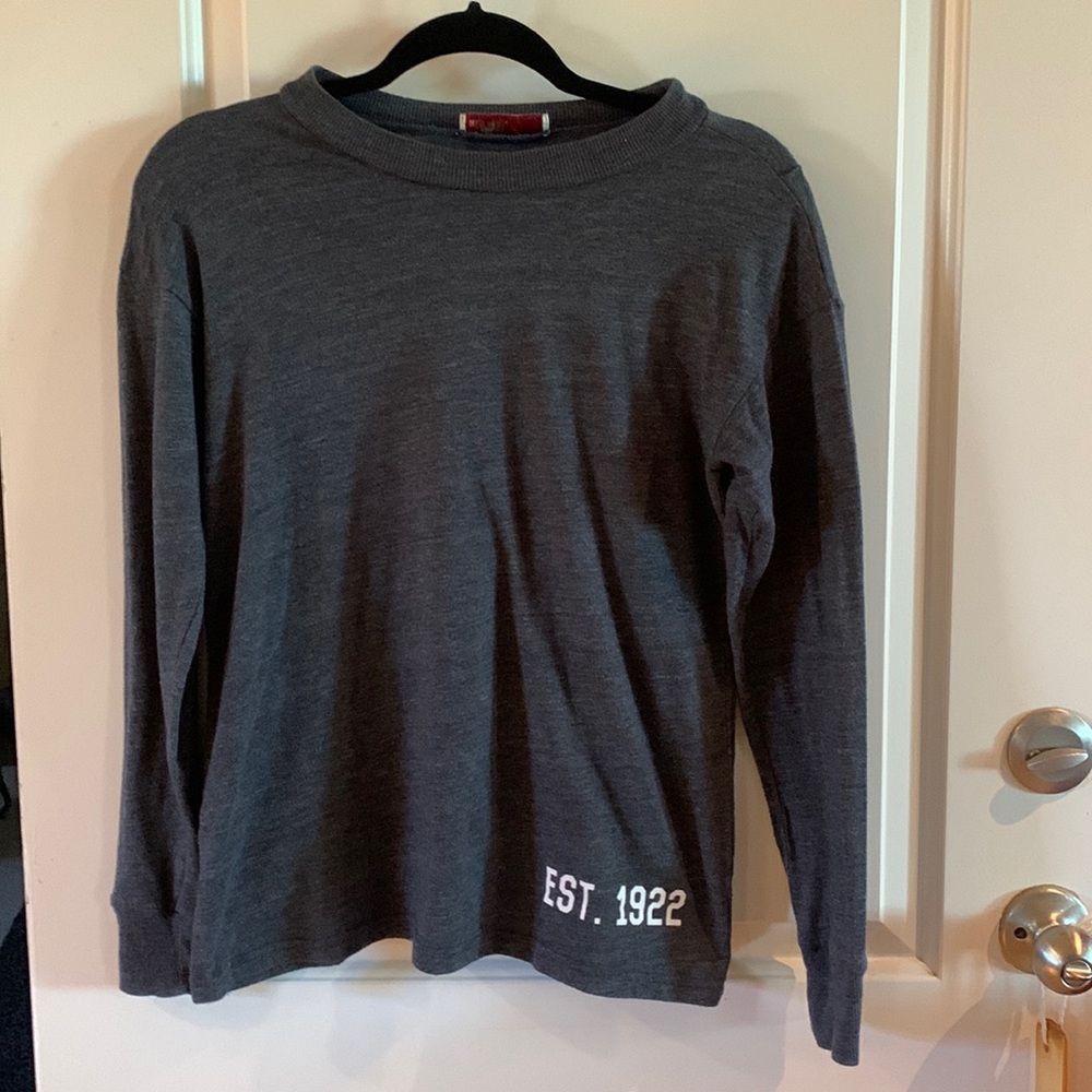 Unisex long sleeve t shirt.